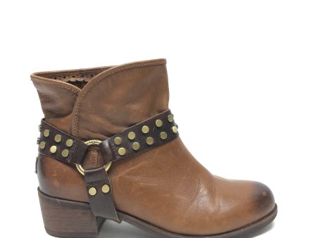 Boots Designer By Ugg In Brown, Size: 6 Online