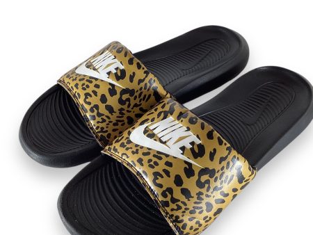 Sandals Flats By Nike In Animal Print, Size: 9 Online Hot Sale